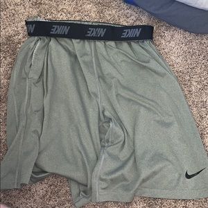 NIKE ATHLETIC SHORTS